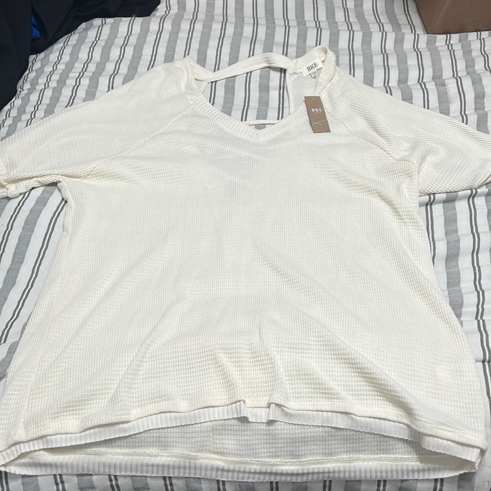 Buckle lace back tee